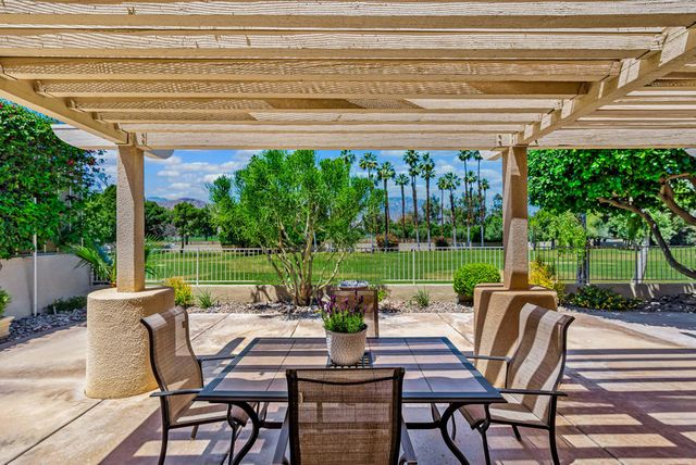 285 Kavenish Drive, Rancho Mirage, CA 92270