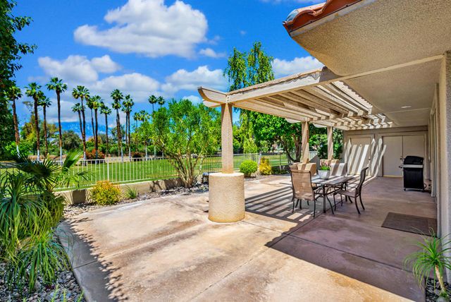 285 Kavenish Drive, Rancho Mirage, CA 92270