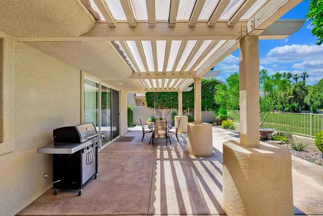 285 Kavenish Drive, Rancho Mirage, CA 92270