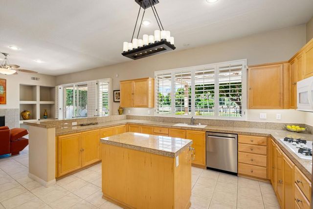 285 Kavenish Drive, Rancho Mirage, CA 92270