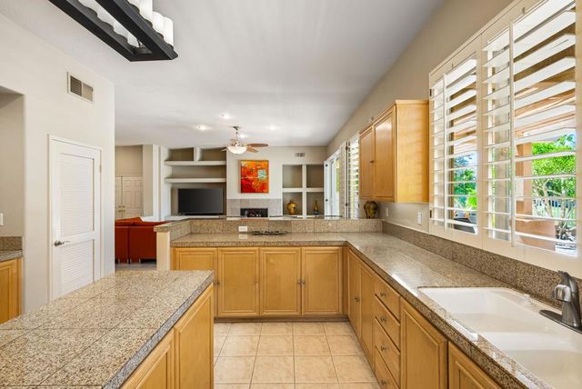285 Kavenish Drive, Rancho Mirage, CA 92270