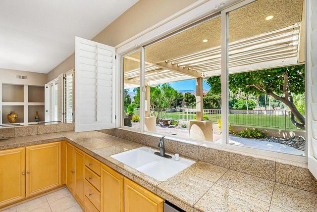 285 Kavenish Drive, Rancho Mirage, CA 92270