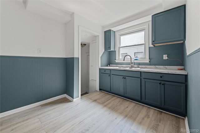 20052 Avon Avenue, Detroit, MI 48219