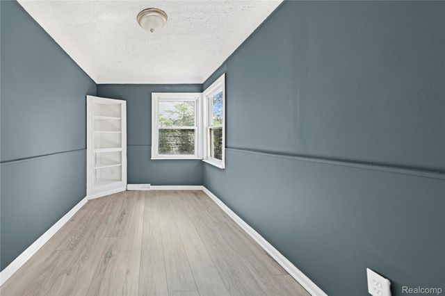 20052 Avon Avenue, Detroit, MI 48219