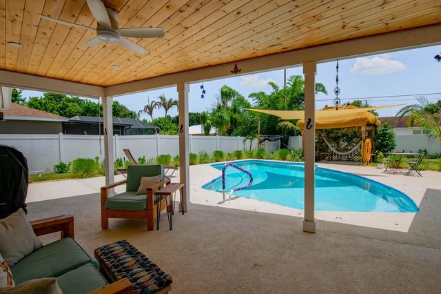 272 SW Fairchild Avenue, Port St. Lucie, FL 34984