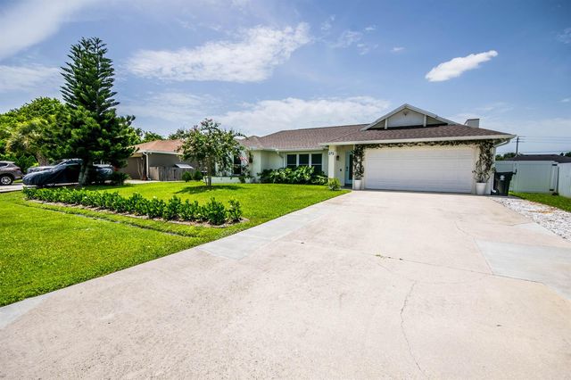 272 SW Fairchild Avenue, Port St. Lucie, FL 34984