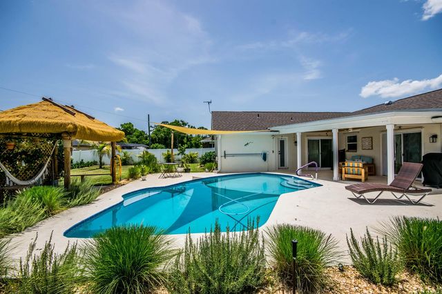 272 SW Fairchild Avenue, Port St. Lucie, FL 34984