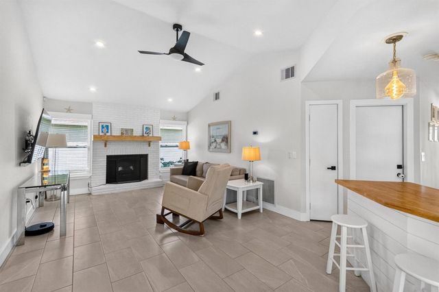272 SW Fairchild Avenue, Port St. Lucie, FL 34984