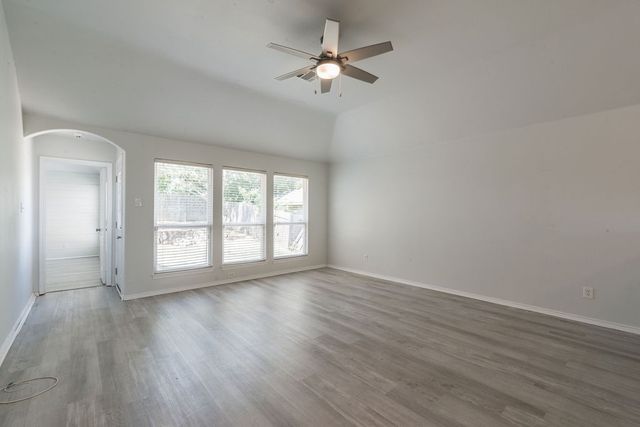 912 Hidden Oaks Drive, Burleson, TX 76028