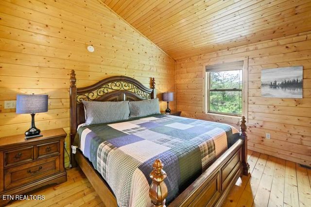 1979 E Mountain View Way, Pigeon Forge, TN 37876