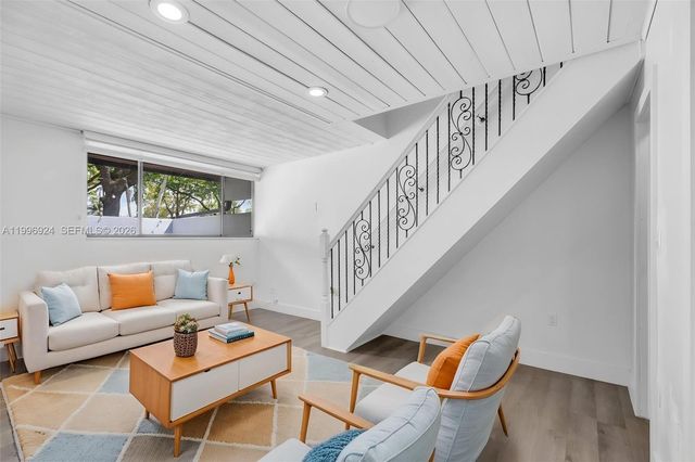 6448 Windmill Gate Rd, Miami Lakes, FL 33014