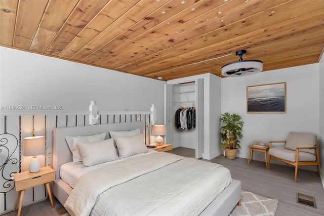 6448 Windmill Gate Rd, Miami Lakes, FL 33014