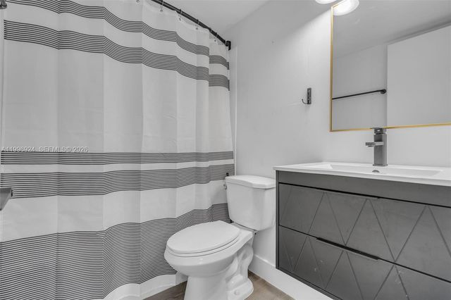 6448 Windmill Gate Rd, Miami Lakes, FL 33014