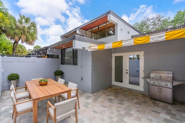 6448 Windmill Gate Rd, Miami Lakes, FL 33014