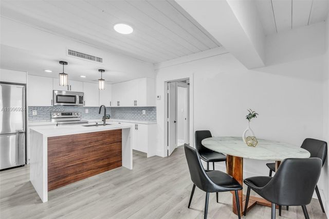 6448 Windmill Gate Rd, Miami Lakes, FL 33014