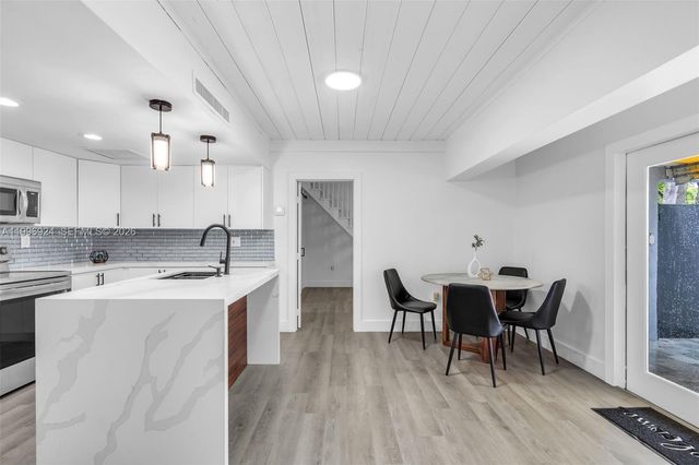 6448 Windmill Gate Rd, Miami Lakes, FL 33014