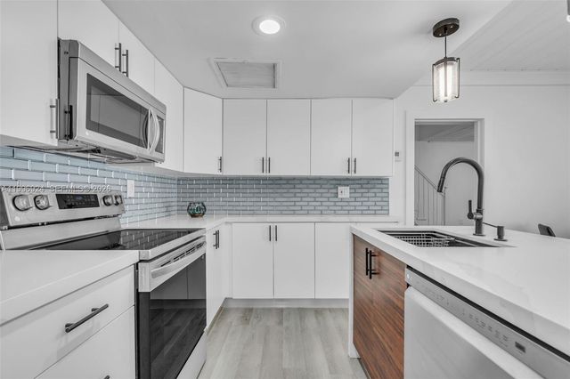 6448 Windmill Gate Rd, Miami Lakes, FL 33014