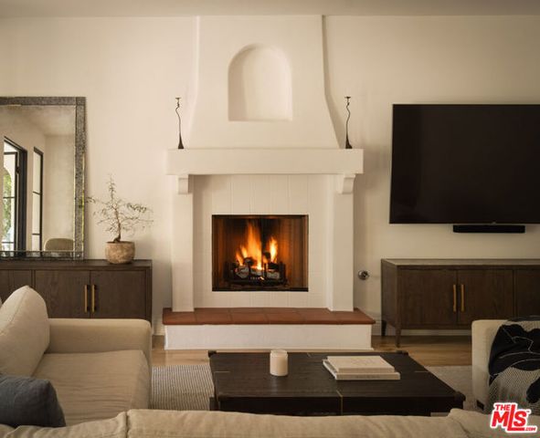 859 S Gretna Green Way, Los Angeles, CA 90049