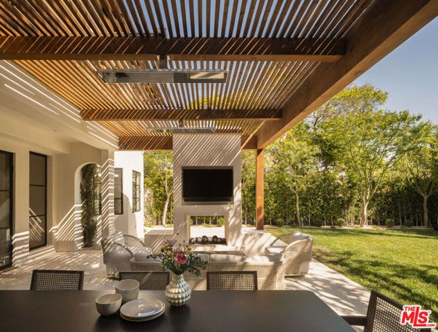 859 S Gretna Green Way, Los Angeles, CA 90049