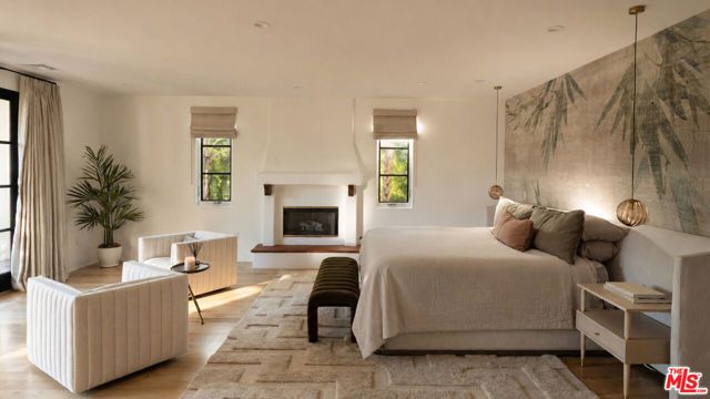 859 S Gretna Green Way, Los Angeles, CA 90049