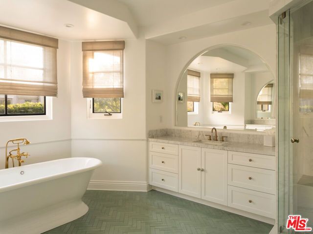 859 S Gretna Green Way, Los Angeles, CA 90049