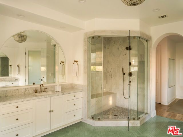859 S Gretna Green Way, Los Angeles, CA 90049