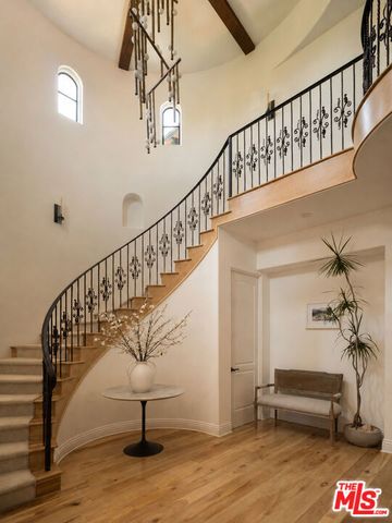 859 S Gretna Green Way, Los Angeles, CA 90049