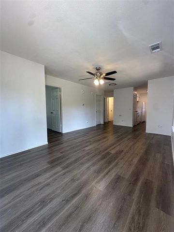509 Central Ave A, Elgin, TX 78621