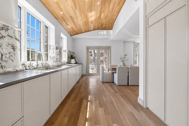 92 Sewall Ave 2C, Brookline, MA 02446