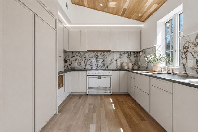 92 Sewall Ave 2C, Brookline, MA 02446