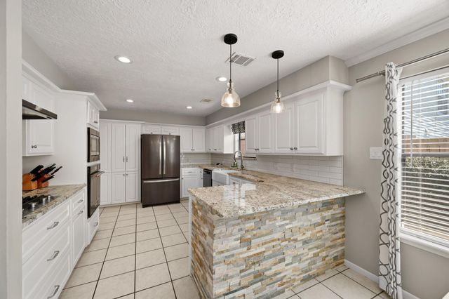 19507 Gamble Oak Drive, Humble, TX 77346