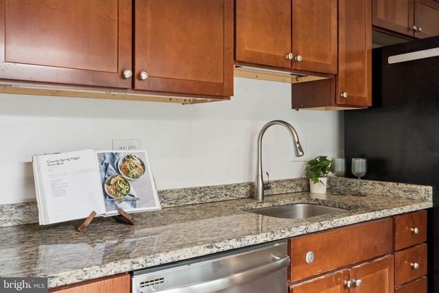 317 S REGESTER ST, Baltimore, MD 21231