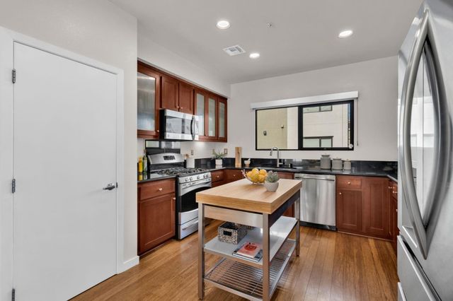 701 ZEPHYR Drive, Oakland, CA 94607