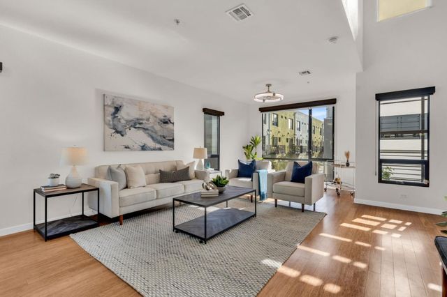 701 ZEPHYR Drive, Oakland, CA 94607