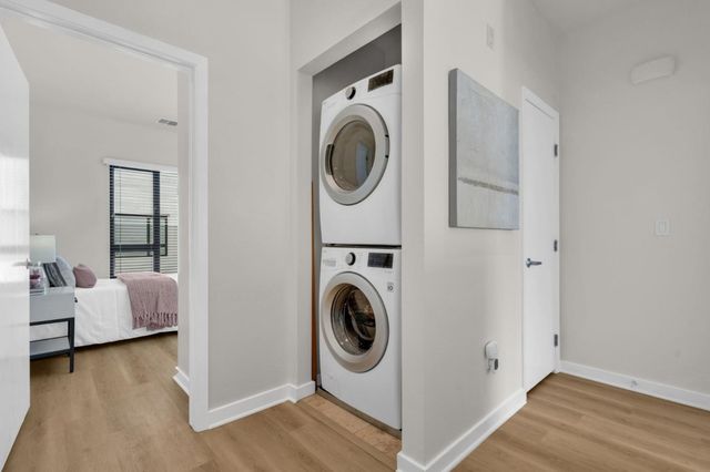 701 ZEPHYR Drive, Oakland, CA 94607