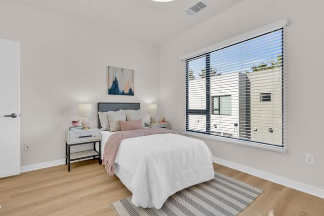 701 ZEPHYR Drive, Oakland, CA 94607