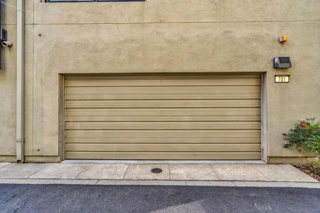 701 ZEPHYR Drive, Oakland, CA 94607