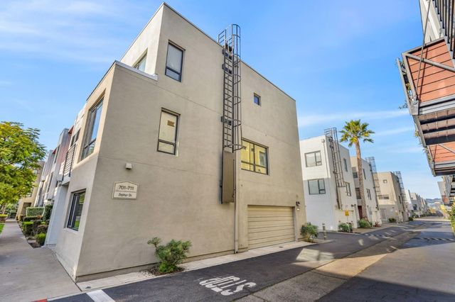 701 ZEPHYR Drive, Oakland, CA 94607