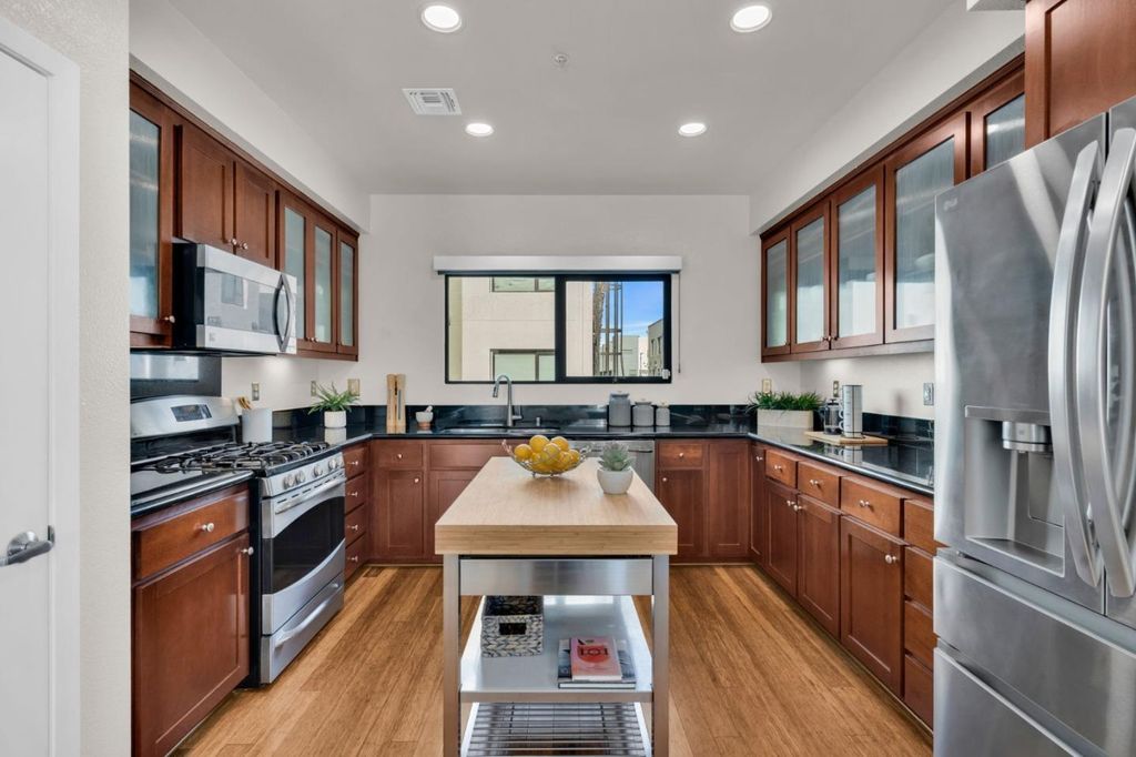 701 ZEPHYR Drive, Oakland, CA 94607