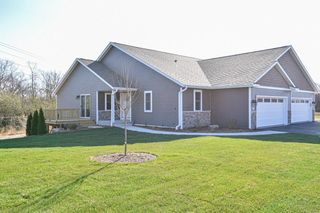 319 N Trailview CIRCLE #35, Waterford, WI 53185