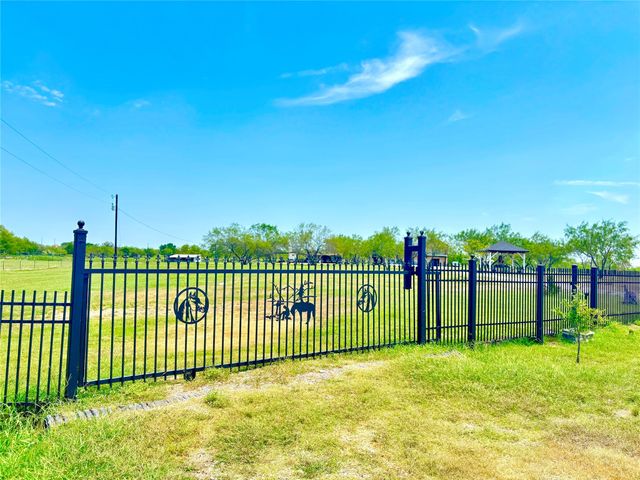 6049 NE County Road 1030B, Rice, TX 75155