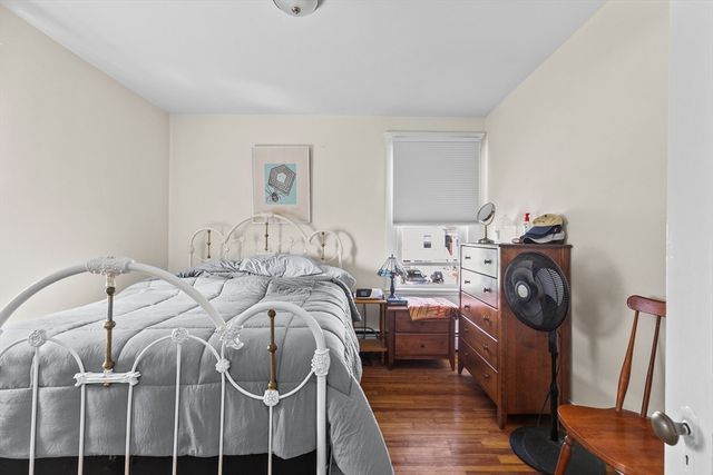 38 Aquidneck Ave, Portsmouth, RI 02871