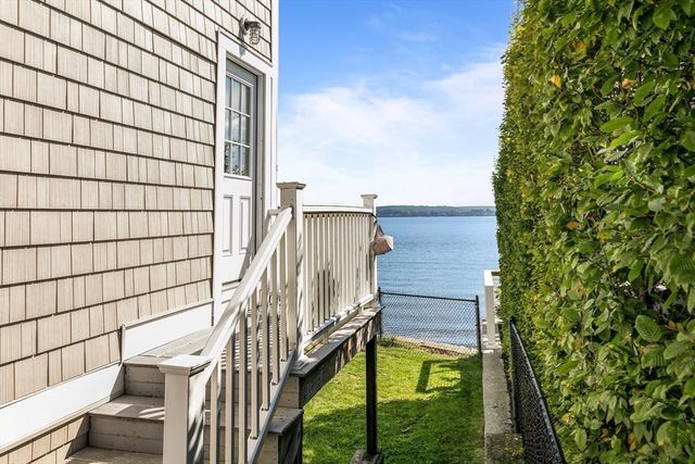 38 Aquidneck Ave, Portsmouth, RI 02871