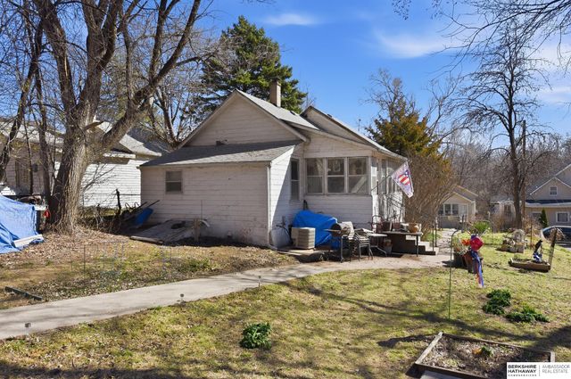 2420 S 8th Street, Omaha, NE 68108