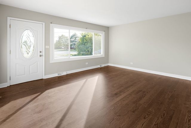 742 73rd Court, Willowbrook, IL 60527