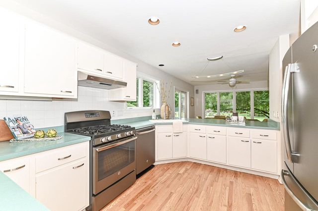 9212 S 41st STREET, Franklin, WI 53132