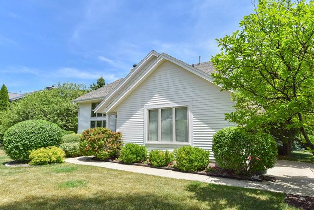 9212 S 41st STREET, Franklin, WI 53132