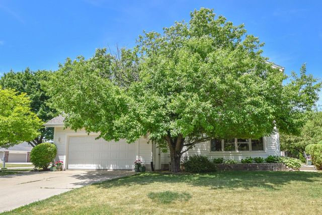 9212 S 41st STREET, Franklin, WI 53132