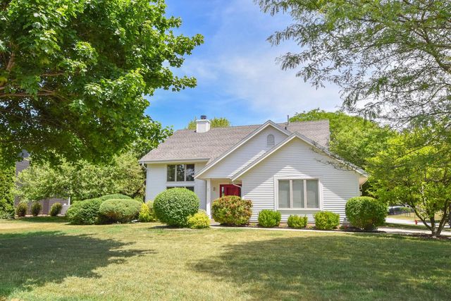 9212 S 41st STREET, Franklin, WI 53132