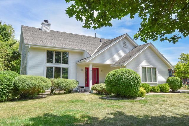 9212 S 41st STREET, Franklin, WI 53132